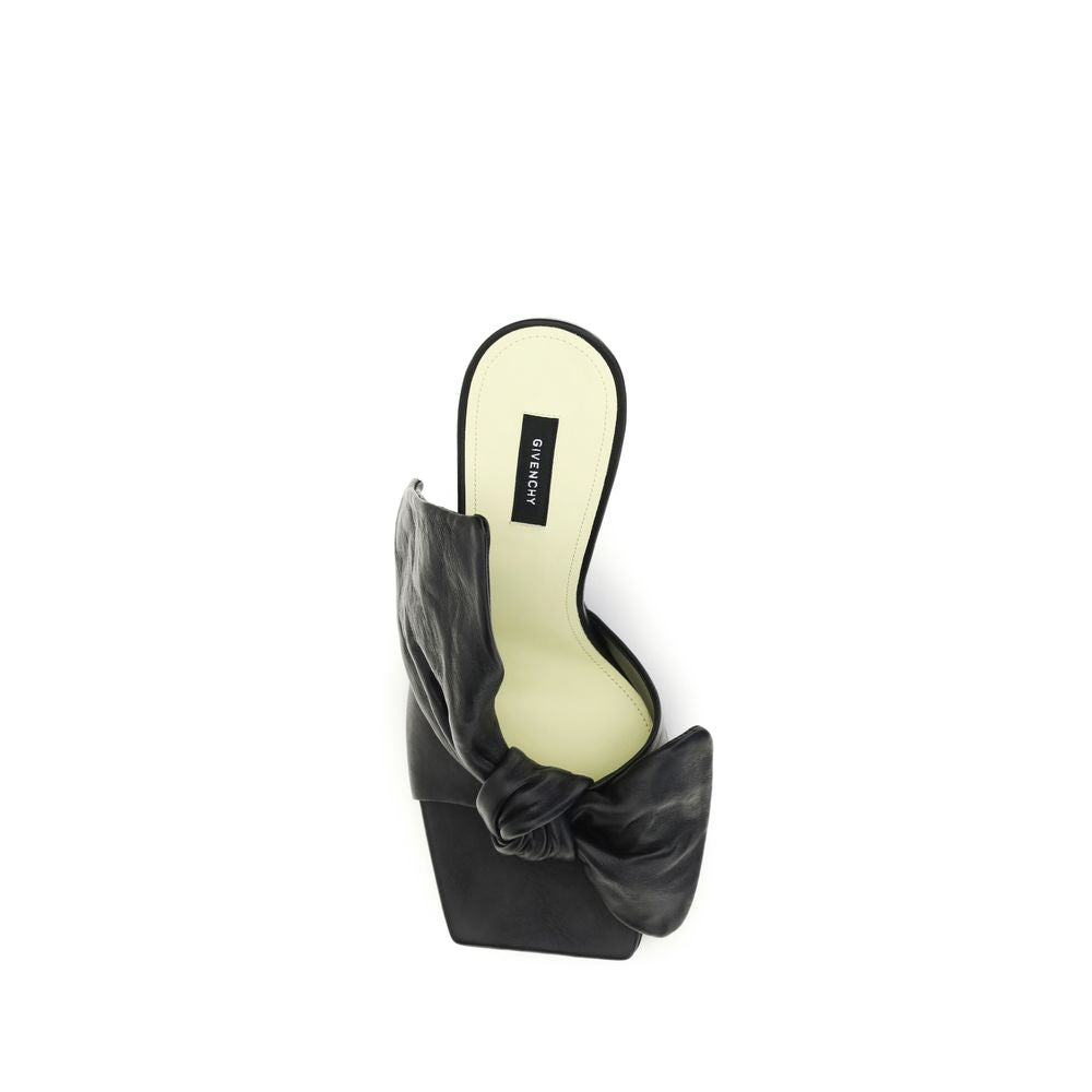 Mules Flat Shoes by Givenchy for women in nappa leather black features an statuesque silhouette from the Women's Nappa Leather Mules Flat Shoes collection, showcasing a and a statuesque for a statuesque look.