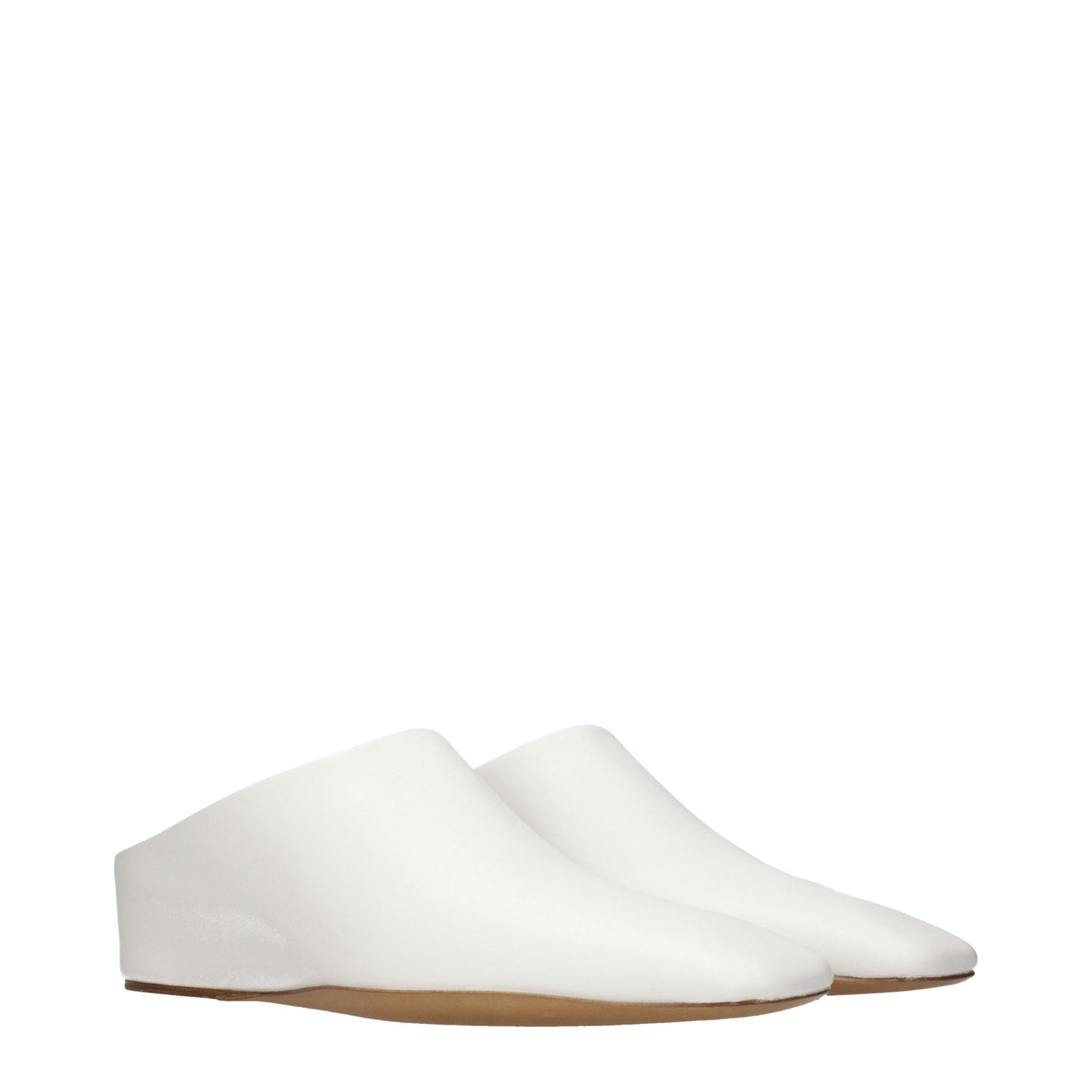 Clogs Slippers by Jil Sander for women in leather white presents a sumptuous silhouette, perfectly capturing the sumptuous essence of Women's Leather Clogs Slippers with its signature and .