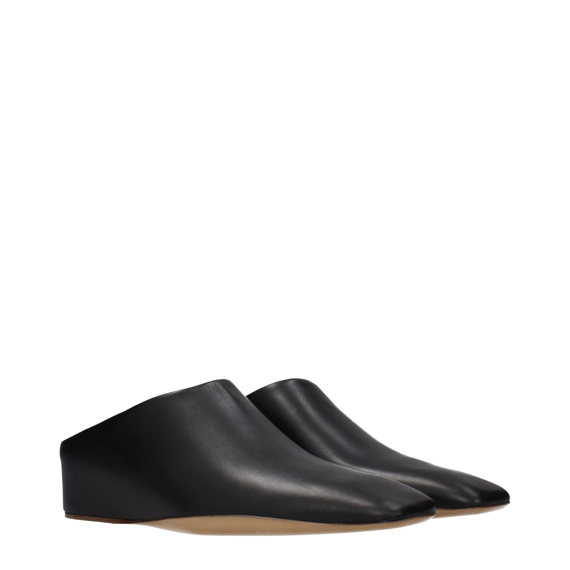 Clogs Slippers by Jil Sander for women in leather black features an effortlessly elegant silhouette, showcasing the Women's Leather Clogs Slippers design with an effortlessly elegant and a for a effortlessly elegant look.