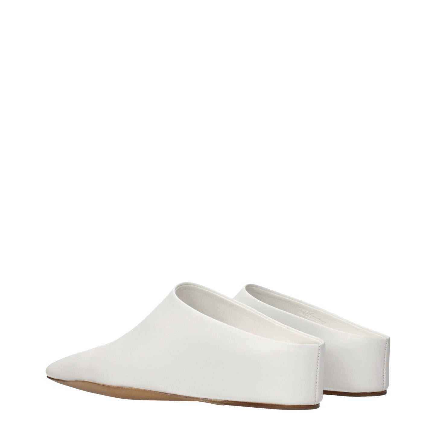Clogs Slippers by Jil Sander for women in leather white features an effortlessly elegant silhouette, showcasing the Women's Leather Clogs Slippers design with an effortlessly elegant and a for a effortlessly elegant look.