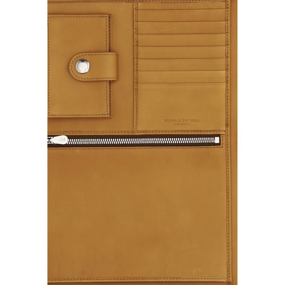 Cardholder Wallet by Brunello Cucinelli for men in bos taurus calf leather brown presents a streamlined silhouette, showcasing the sophisticated design of the Bos Taurus Calf Leather Cardholder Wallet collection with functional card-organization compact-design zip-around.
