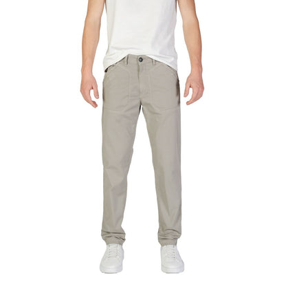 Trousers by Refrigiwear for men in stretch cotton gray presents a perennial silhouette, meticulously tailored with a regular-fit cut, long finish, and an elegant .