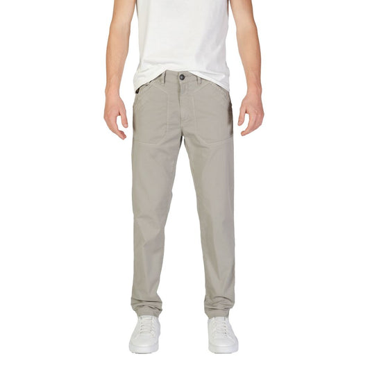 Trousers by Refrigiwear for men in stretch cotton gray presents a perennial silhouette, meticulously tailored with a regular-fit cut, long finish, and an elegant .