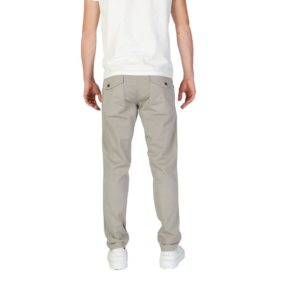 Trousers by Refrigiwear for men in stretch cotton gray features an on trend silhouette, showcasing a sophisticated regular-fit with a long and for an on trend finish.