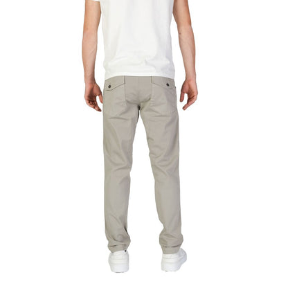 Trousers by Refrigiwear for men in stretch cotton gray features an on trend silhouette, showcasing a sophisticated regular-fit with a long and for an on trend finish.