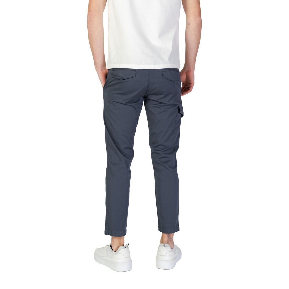 Cargo Pants by Refrigiwear for men in stretch cotton blue features an smart casual straight-leg & regular-fit and long, expertly tailored with a and smart casual utilitarian details for a sophisticated look.