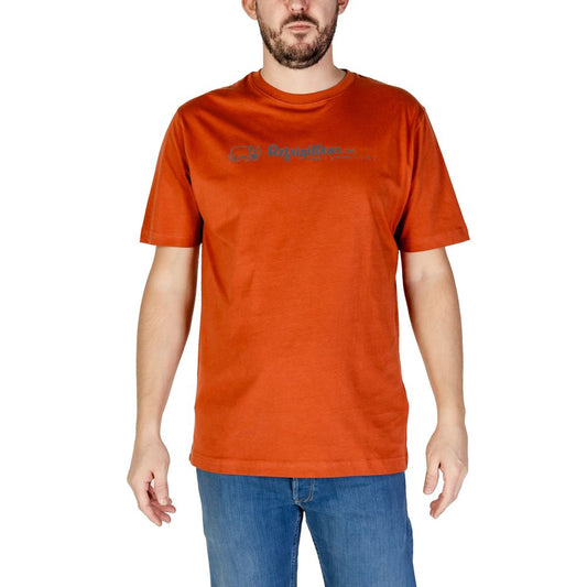 Activewear T-Shirt by Refrigiwear for men in cotton red features an ergonomic design with breathable-design, highlighting a ergonomic length and ergonomic for a high-performance look.