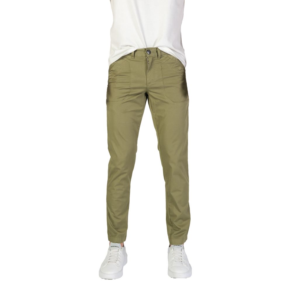 Trousers by Refrigiwear for men in stretch cotton green presents a perennial silhouette, meticulously tailored with a regular-fit cut, long finish, and an elegant .