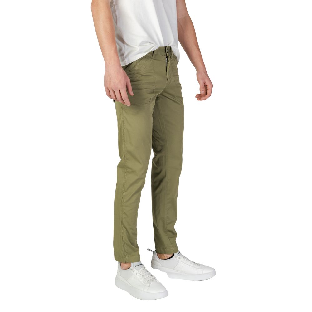 Trousers by Refrigiwear for men in stretch cotton green features an on trend silhouette, showcasing a sophisticated regular-fit with a long and for an on trend finish.