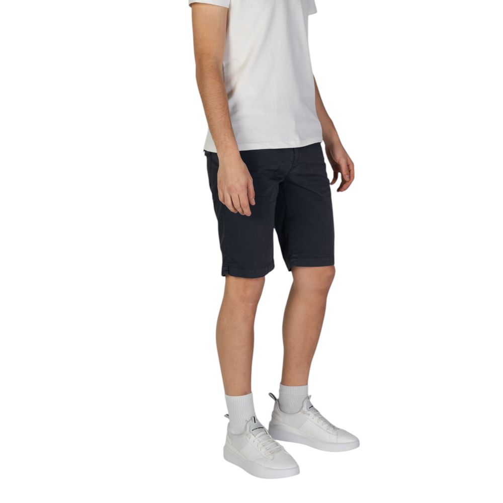 Bermuda Shorts by Refrigiwear for men in stretch cotton blue features an nuanced silhouette, showcasing a nuanced with a short cut and for a sophisticated, premium finish.
