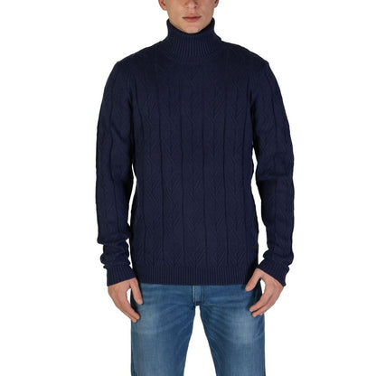Sweater by In My Hood for men in nylon & polyester blue showcases a discreet silhouette, finished with a discreet turtle hooded neckline and for a discreet look.