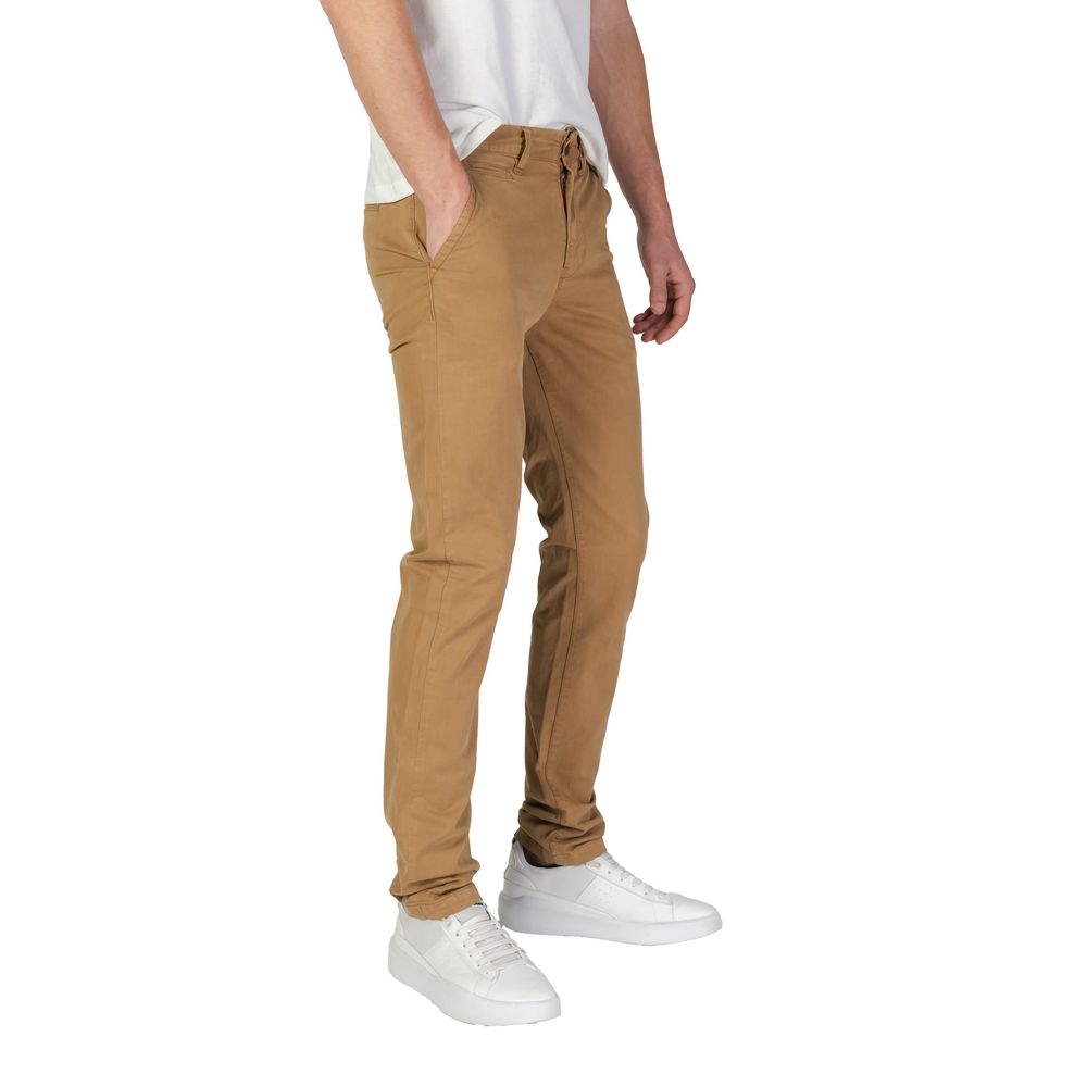 Trousers by Superdry for men in stretch cotton beige features an on trend silhouette, showcasing a sophisticated skinny & slim with a long and for an on trend finish.