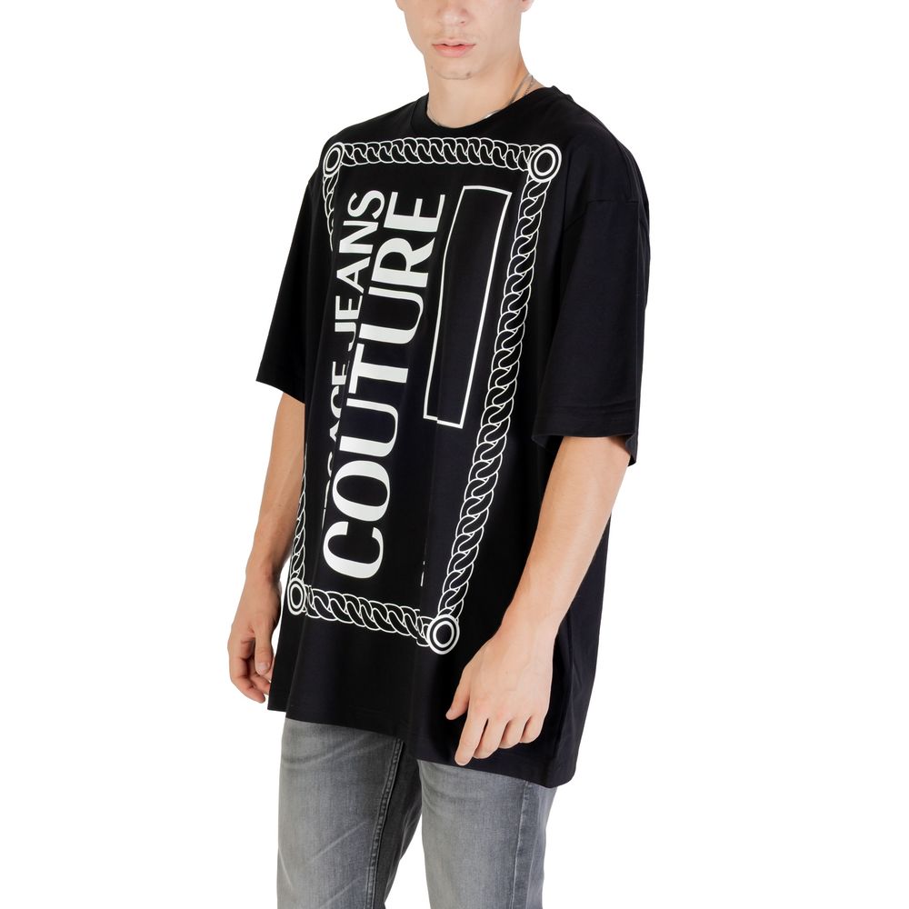 T-Shirt by Versace Jeans for men in cotton black features an on trend silhouette, perfectly showcasing a on trend and for an elevated aesthetic.