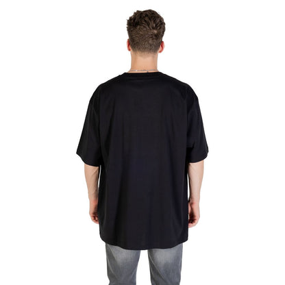 T-Shirt by Versace Jeans for men in cotton black features a plush silhouette, showcasing a sophisticated and for a truly plush finish.