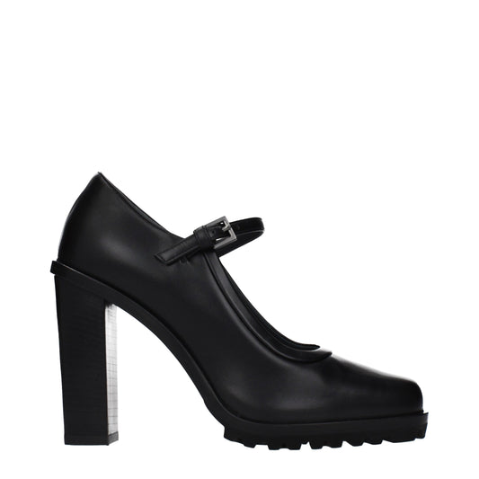 High-Heel Pumps Heels by Max Mara for women in leather black features an effortlessly chic silhouette from the Women's Leather High-Heel Pumps Heels collection, showcasing a high-heel and effortlessly chic for a effortlessly chic look.