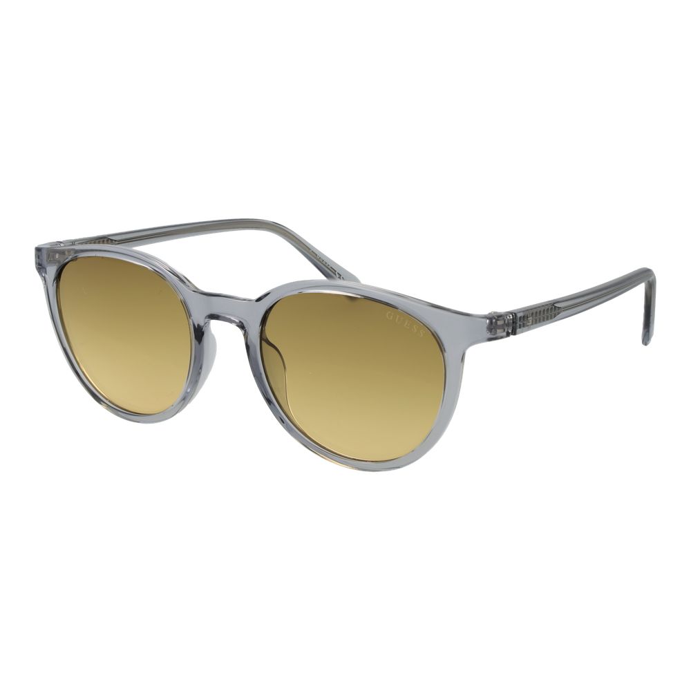 Sunglasses by Guess for men in plastic and gray presents a sumptuous silhouette, featuring gray coloured frame and full-rim round frame design with non-polarized category-1-light-tint lens for a sumptuous look.