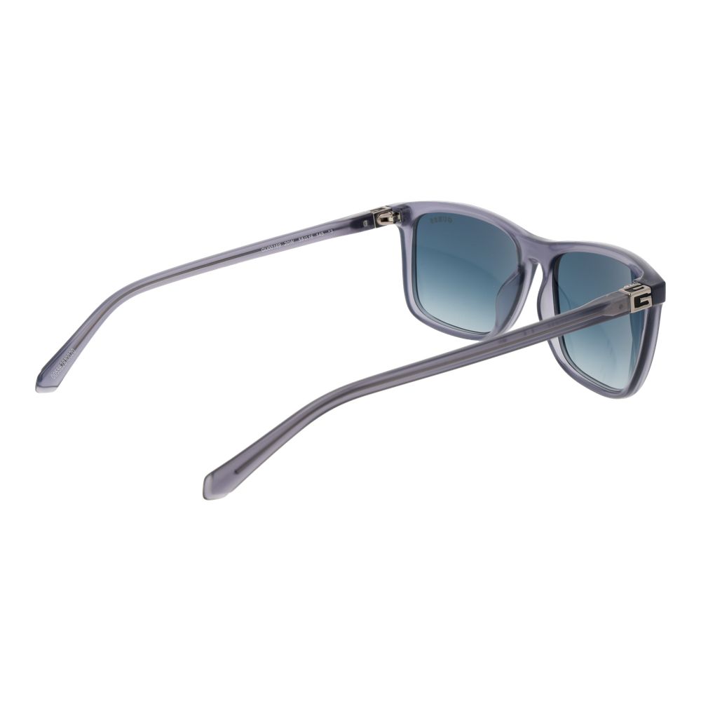 Sunglasses by Guess for men in plastic gray features an lustrous rectangle full-rim frame design with gray coloured frame detailing and gradient category-3-dark-tint lens for a lustrous aesthetic.