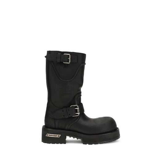Lace-Up Strap Boots by Balenciaga for women in bos taurus calf leather black features an high-performance silhouette, showcasing the sophisticated design of the Women's Bos Taurus Calf Leather Lace-Up Strap Boots with a and a refined round toe style.