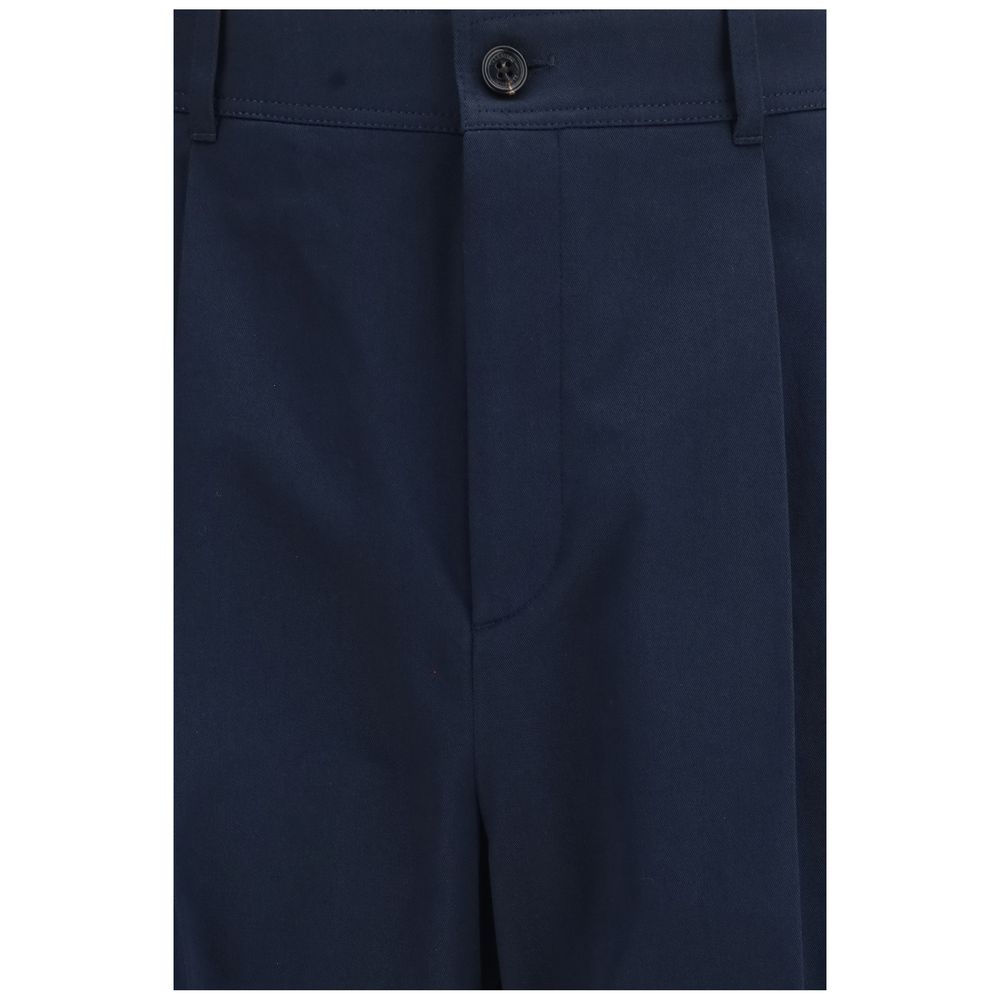 Casual Pants by Valentino Garavani for men in cotton blue features an sophisticated and straight & regular-fit with a precise long, creating a sophisticated and sophisticated silhouette.