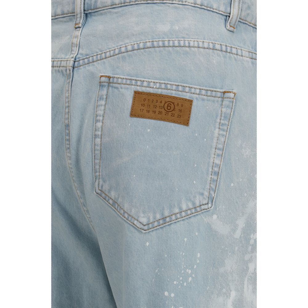 Jeans by MM6 for men in denim cotton blue features an sophisticated and straight-leg & regular-fit with a precise long, creating a sophisticated and sophisticated silhouette.