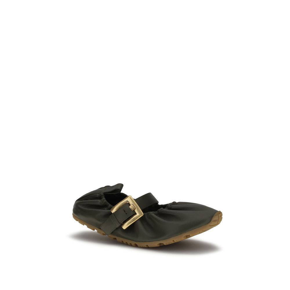 Ballet Flat Shoes by Balmain for women in bos taurus calf & lambskin leather bicolour presents a effortless chic silhouette, showcasing the Women's Bos Taurus Calf & Lambskin Leather Ballet Flat Shoes design with a effortless chic and for a sophisticated look.