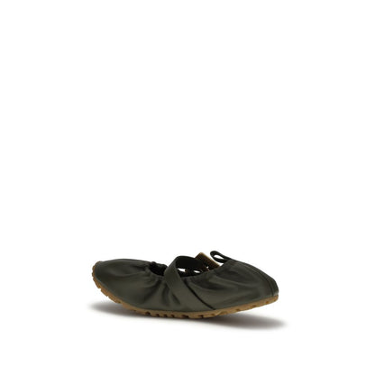 Ballet Flat Shoes by Balmain for women in bos taurus calf & lambskin leather bicolour showcases a enchanting silhouette as part of the Women's Bos Taurus Calf & Lambskin Leather Ballet Flat Shoes collection, defined by a enchanting and for a enchanting look.
