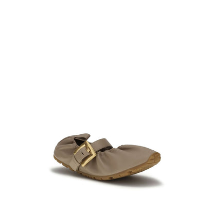 Ballet Flat Shoes by Balmain for women in bos taurus calf & lambskin leather beige showcases a enchanting silhouette as part of the Women's Bos Taurus Calf & Lambskin Leather Ballet Flat Shoes collection, defined by a enchanting and for a enchanting look.