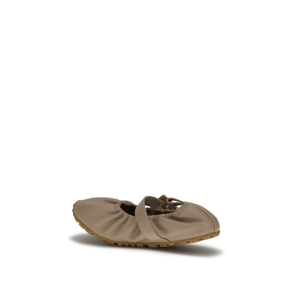 Ballet Flat Shoes by Balmain for women in bos taurus calf & lambskin leather beige presents a impeccable silhouette as Women's Bos Taurus Calf & Lambskin Leather Ballet Flat Shoes, artfully designed with a and a impeccable for a refined, upscale finish.