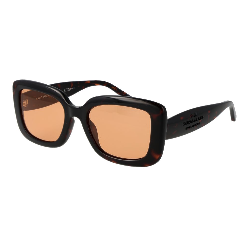 Sunglasses by Marc Jacobs for women in plastic and brown presents a sumptuous silhouette, featuring brown coloured frame and full-rim square frame design with non-polarized category-1-light-tint lens for a sumptuous look.