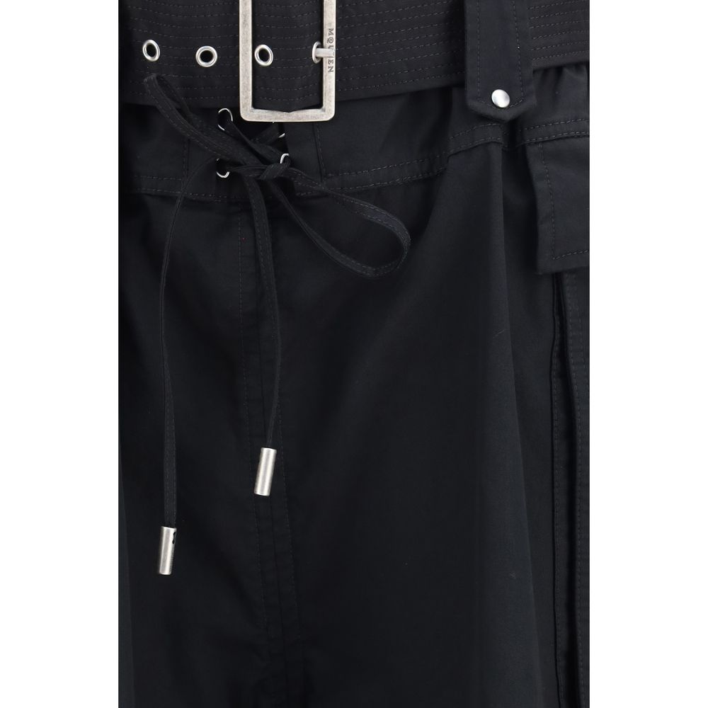 Cargo Shorts by Alexander McQueen for women in cotton black features an contemporary silhouette, showcasing a contemporary relaxed-fit & regular-fit and short with a for a premium, utilitarian-inspired look.