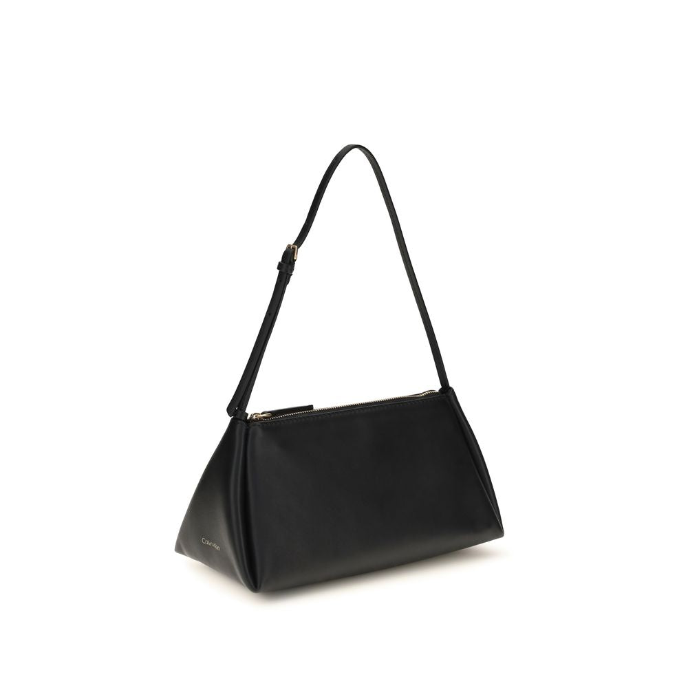 Shoulder Bag by Calvin Klein for women in bos taurus calf leather black & gold features a effortless sophistication silhouette, secured by a zipper with ample and versatile shoulder-strap, adjustable-strap & handle for a effortless sophistication finish.