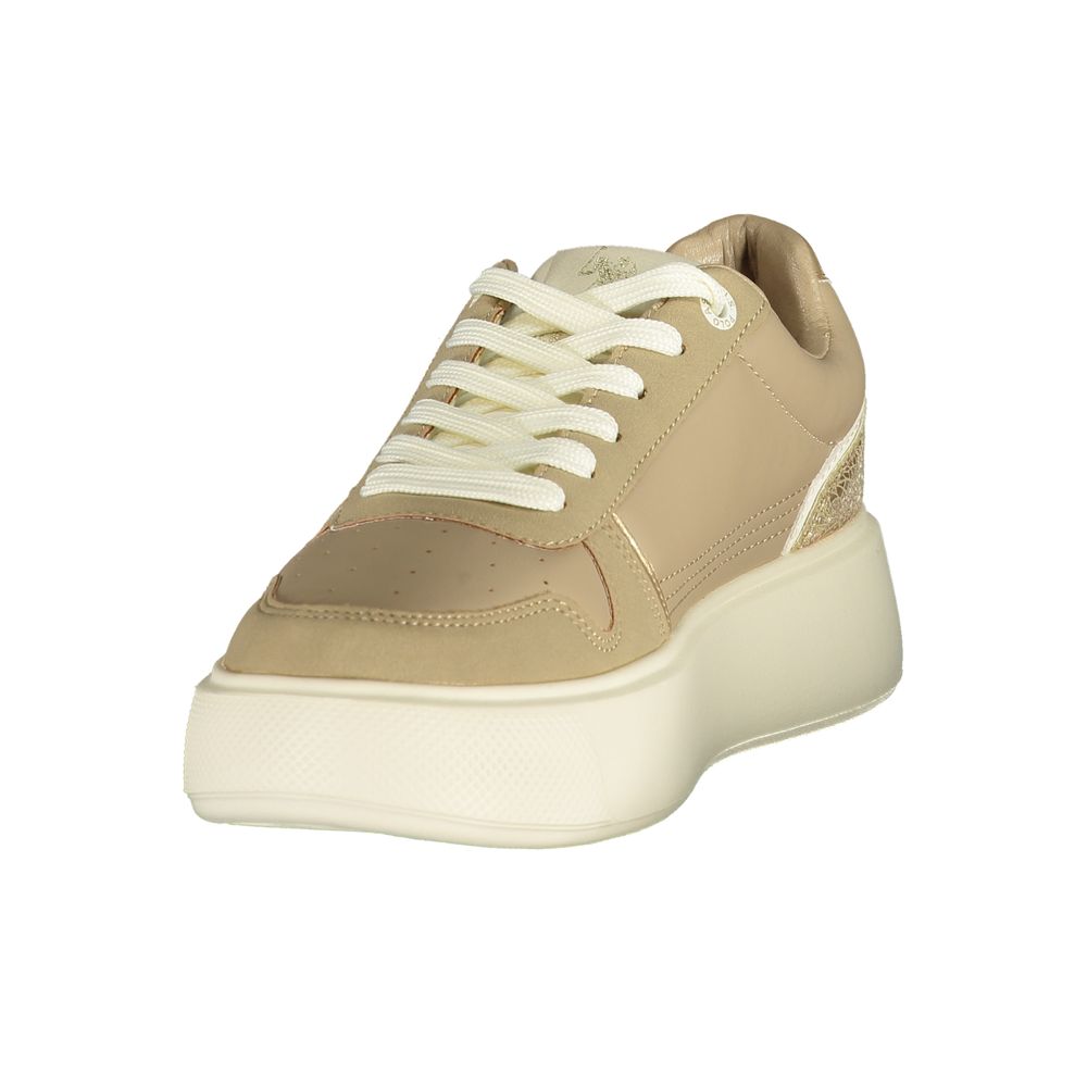 Sneakers by U.S. POLO ASSN. for women in polyurethane beige features an sumptuous silhouette, showcasing the premium Essence Women's Low-Top Polyurethane Sneakers in a sumptuous low-top style that offers a sumptuous finish for refined style.