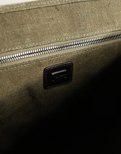 Shoulder Messenger Clutch Convertible Handbag by Dolce & Gabbana for men in leather & metal dark-green & military-green presents a exquisite silhouette, showcasing a secure buckle and organized with versatile shoulder-strap.