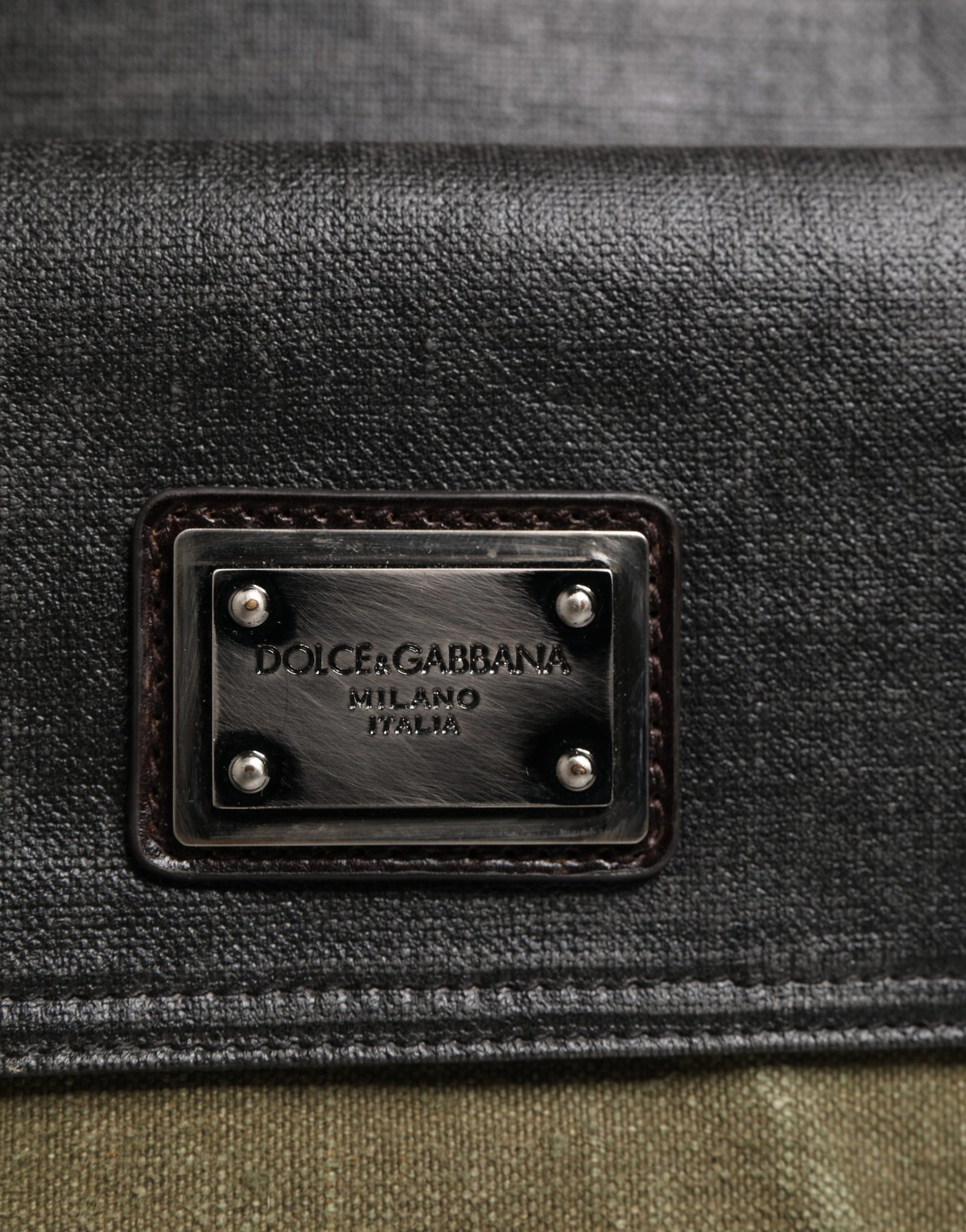 Shoulder Tote Clutch Convertible Handbag by Dolce & Gabbana for men in leather & metal dark-green & military-green features a refined silhouette, showcasing a secure buckle and refined with versatile shoulder-strap for a refined finish.