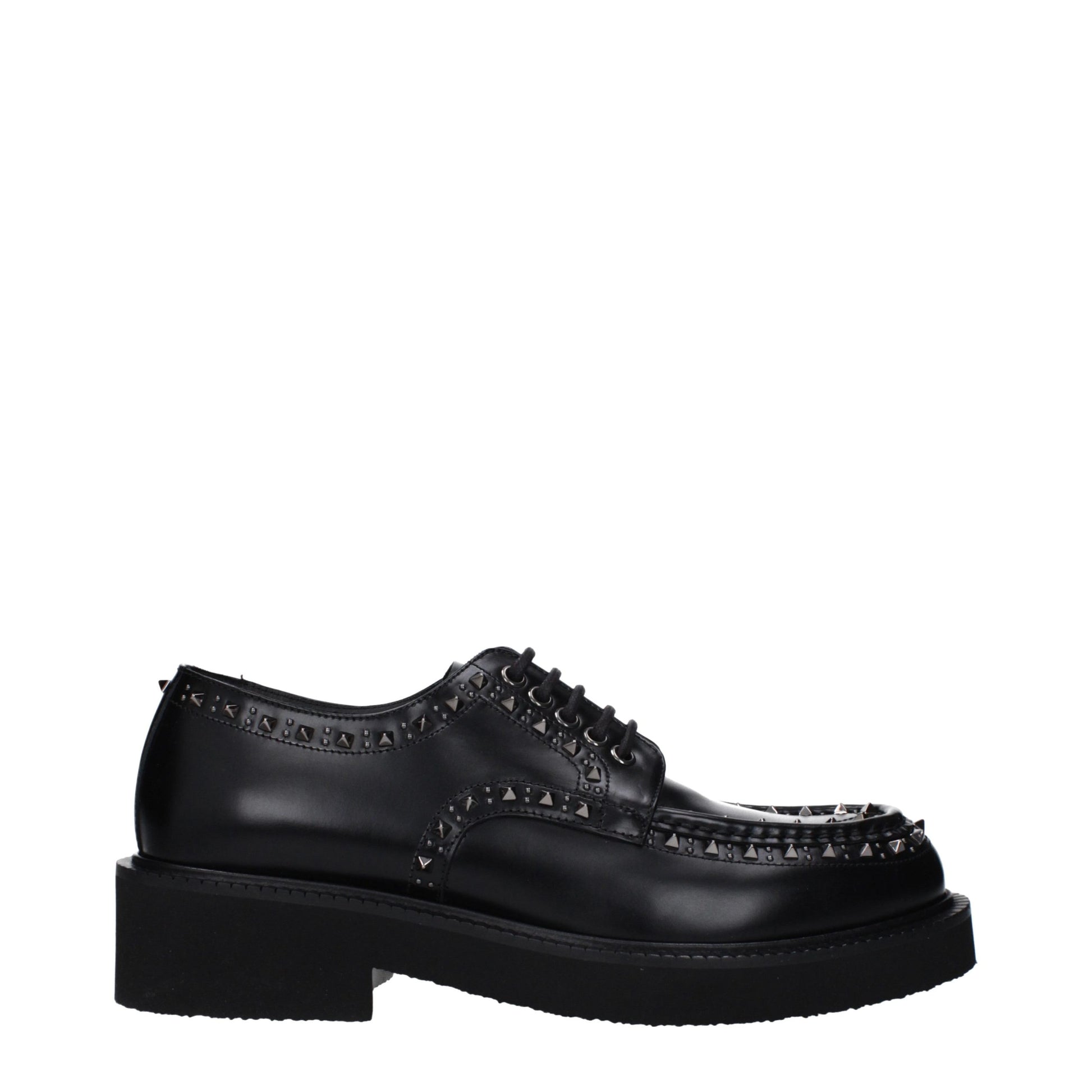 Mid-Heel Lace-Up Shoes by Valentino Garavani for men in leather & rubber black showcases a impeccable silhouette as Men's Leather & Rubber Mid-Heel Lace-Up Shoes, artfully designed with a impeccable 4-5-cm-heel mid-heel and refined round toe style for a impeccable finish.