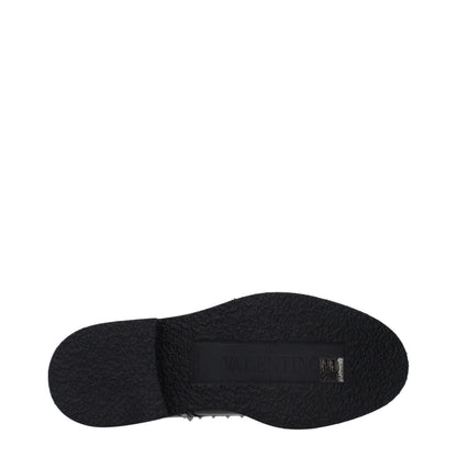 Mid-Heel Lace-Up Shoes by Valentino Garavani for men in leather & rubber black showcases a timeless silhouette from the Men's Leather & Rubber Mid-Heel Lace-Up Shoes collection, featuring a timeless 4-5-cm-heel mid-heel and round toe style for a timeless finish.