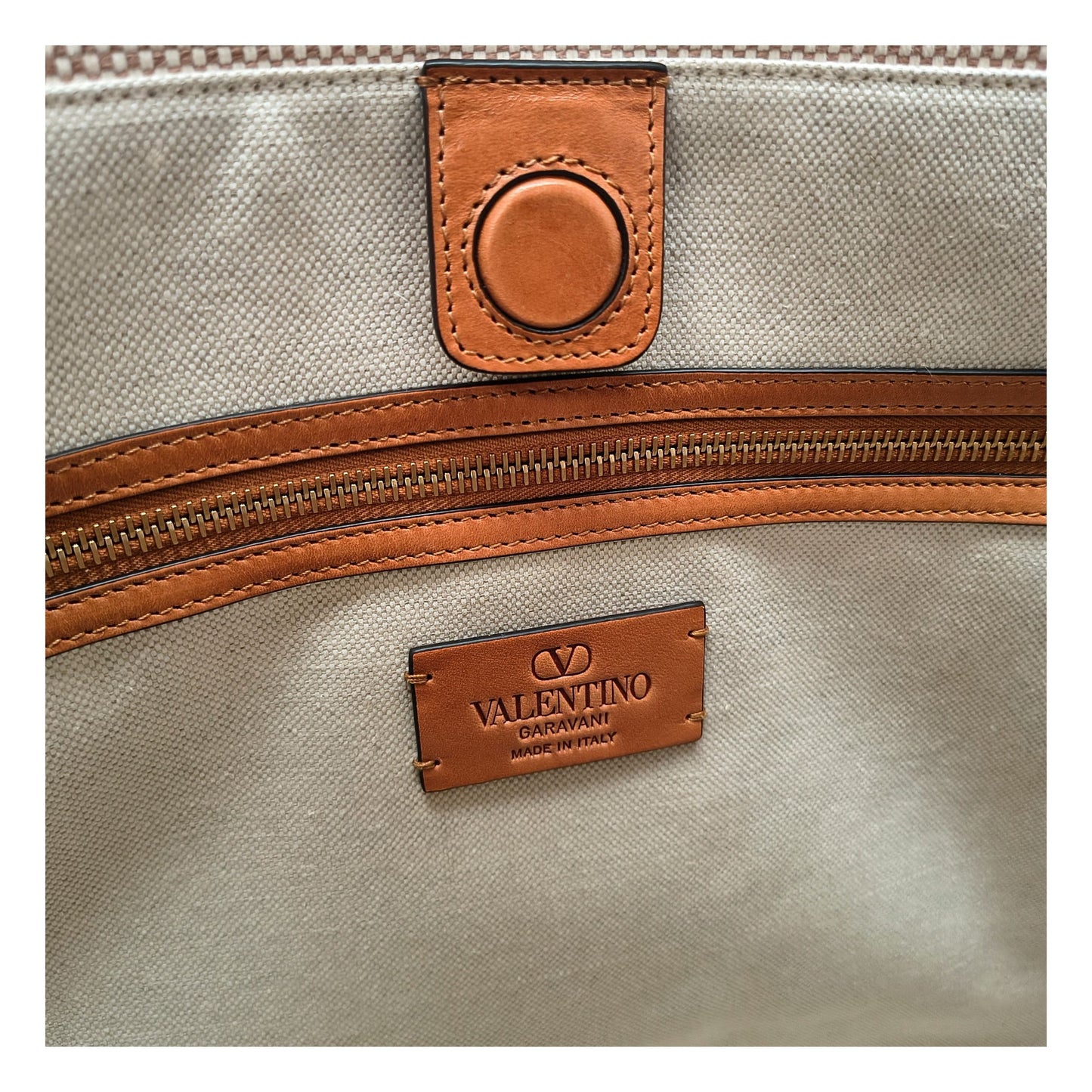 Handbag by Valentino Garavani for unisex in fabric beige features an refined silhouette, showcasing a secure , ample , and versatile adjustable-strap for a sophisticated refined aesthetic.
