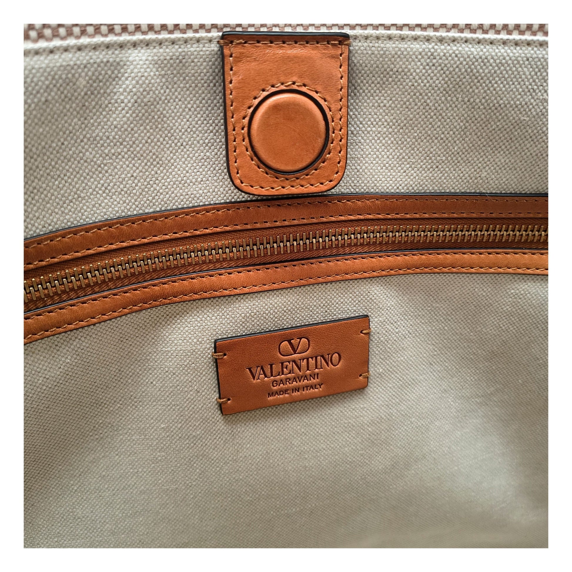 Handbag by Valentino Garavani for unisex in fabric beige features an refined silhouette, showcasing a secure , ample , and versatile adjustable-strap for a sophisticated refined aesthetic.