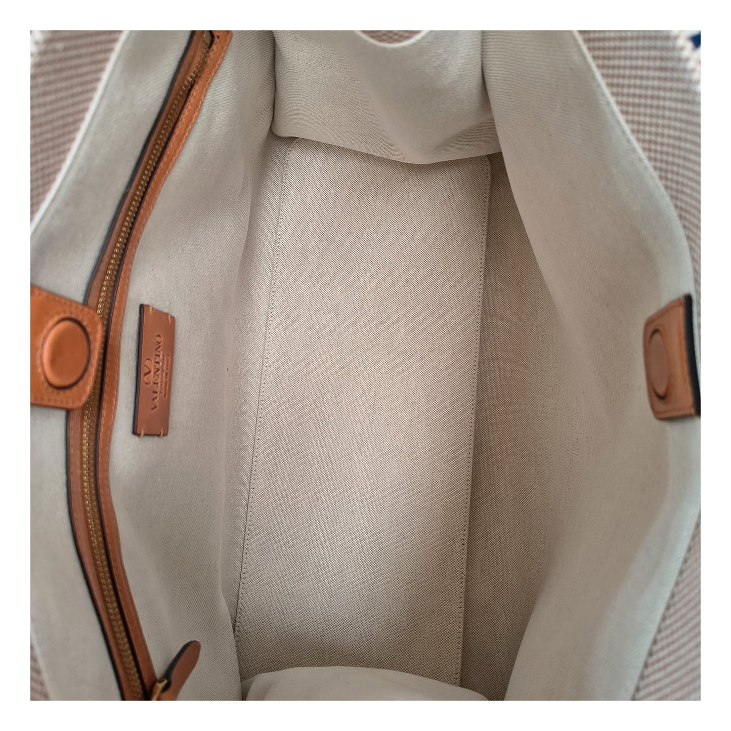 Handbag by Valentino Garavani for unisex in fabric beige features a refined silhouette, showcasing a secure , organized , and versatile adjustable-strap for a refined finish.