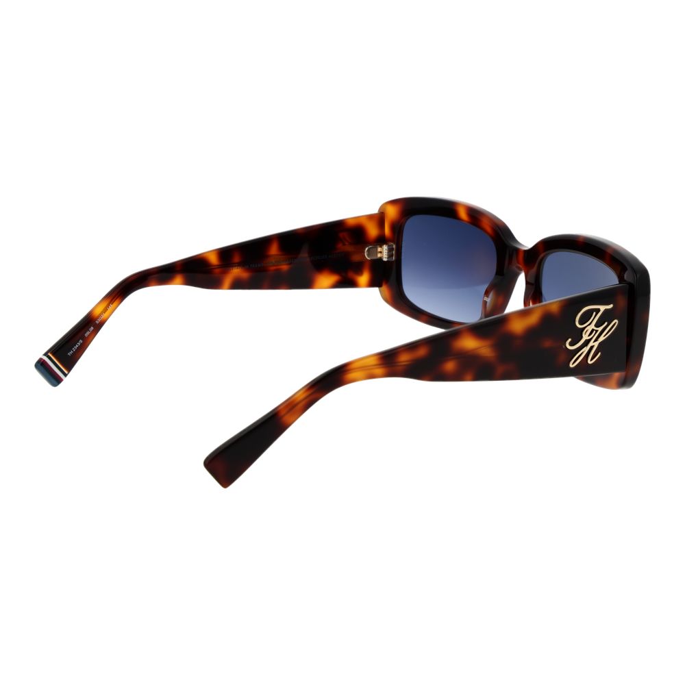 Sunglasses by Tommy Hilfiger for women in acetate brown features a sumptuous silhouette, showcasing a sumptuous rectangle full-rim frame design in brown coloured frame with high-performance gradient category-3-dark-tint lens.