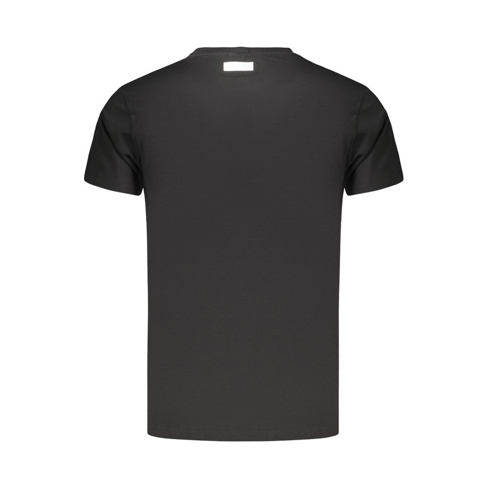 T-Shirt by Bikkembergs for men in cotton black & print features an edgy silhouette, meticulously detailed with a sophisticated and crew neckline for a truly edgy finish.