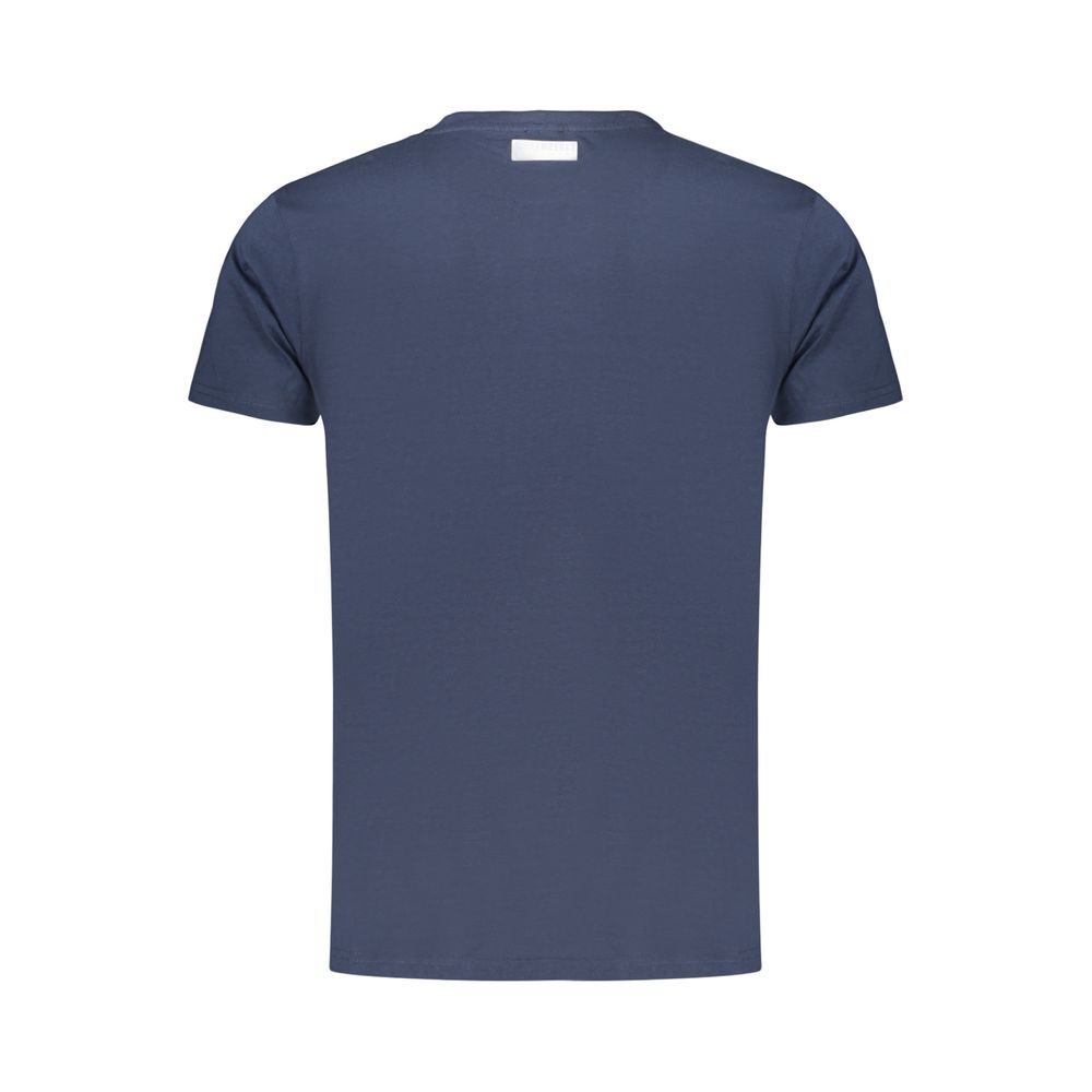 T-Shirt by Bikkembergs for men in blue & print features an on trend silhouette, perfectly showcasing a on trend and for an elevated aesthetic.
