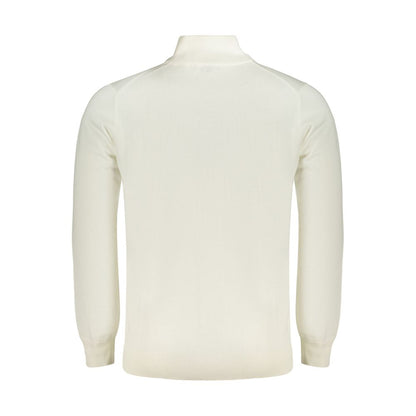 Cardigan by Norway 1963 for men in cotton white showcases a luxurious silhouette, meticulously detailed with a sophisticated and for a refined finish.