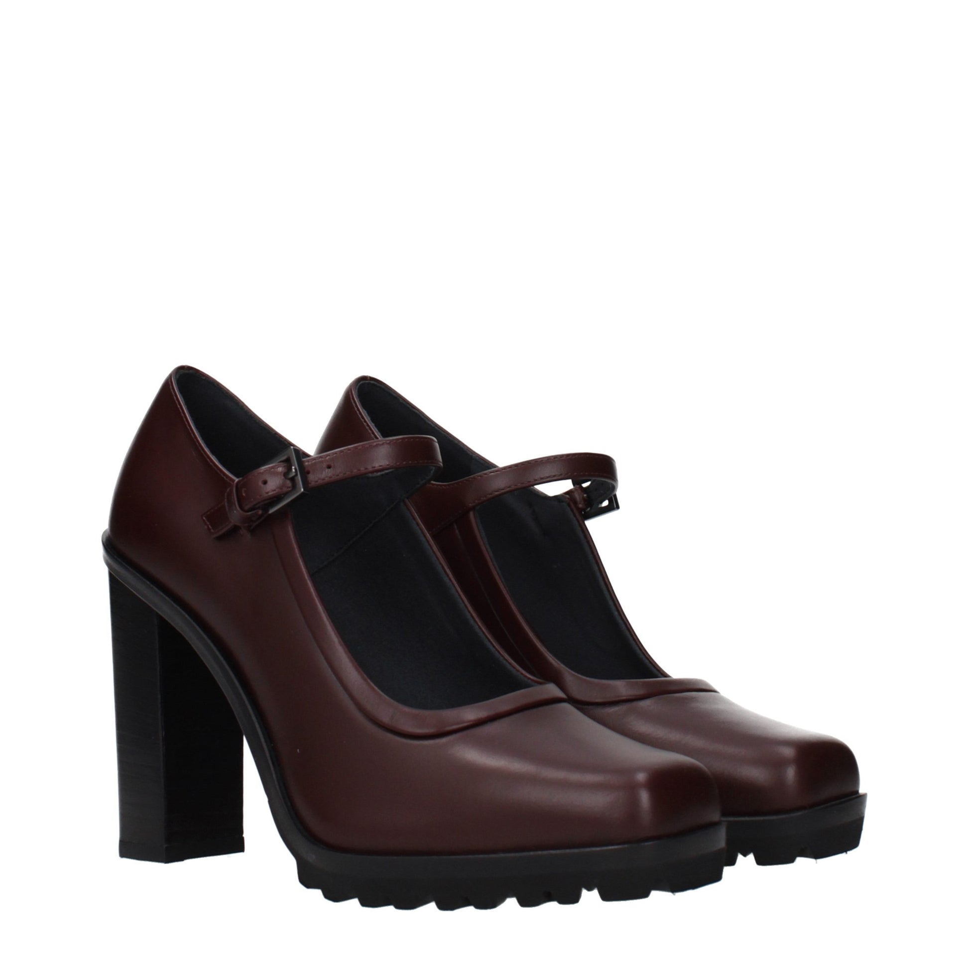 High-Heel Pumps Heels by Max Mara for women in leather brown features a effortless chic silhouette, showcasing the Women's Leather High-Heel Pumps Heels design with a effortless chic high-heel and for a effortless chic finish.