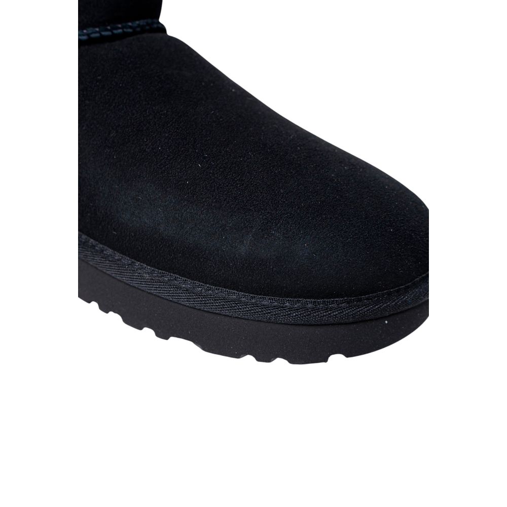 Ankle Winter Boots by UGG for women in suede leather black showcases a ergonomic silhouette from the Women's Lightweight Suede Leather Ankle Winter Boots collection, featuring a ergonomic and a ergonomic .