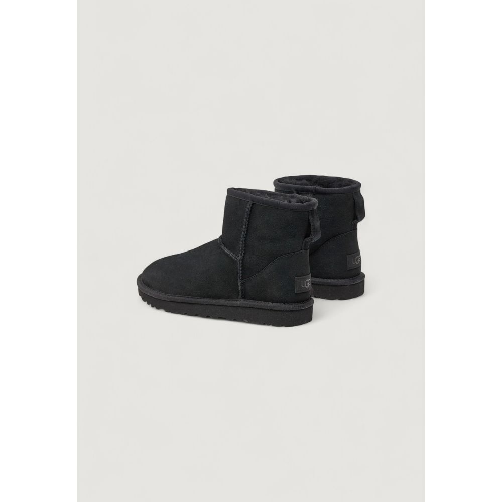 Ankle Winter Boots by UGG for women in suede leather black features an dynamic silhouette, showcasing the dynamic Women's Lightweight Suede Leather Ankle Winter Boots design with its distinctive and elegant .