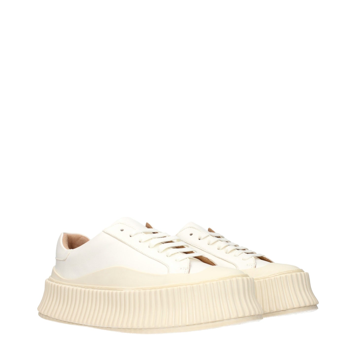 Sneakers by Jil Sander for women in leather white presents a sumptuous silhouette, artfully capturing the essence of the Women's Fashion Leather Sneakers with its sumptuous fashion style design.