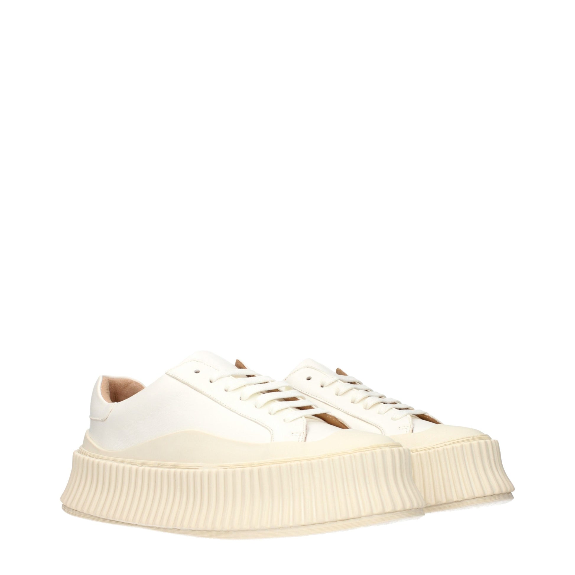 Sneakers by Jil Sander for women in leather white presents a sumptuous silhouette, artfully capturing the essence of the Women's Fashion Leather Sneakers with its sumptuous fashion style design.