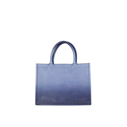 Tote Bag by Dior for women in calfskin leather blue features an jet-set Calfskin Leather Tote Bag design with a secure , ample , and versatile handle for an jet-set finish.