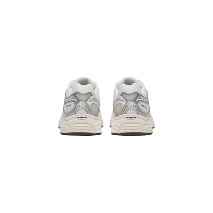 Sneakers by Saucony for men in rubber & mesh silver presents a sumptuous silhouette from the Men's Athletic Rubber & Mesh Sneakers collection, showcasing a sumptuous athletic style for an elevated aesthetic.